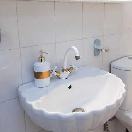 Classical Beauty 3bd In Peacefull Nea Filothei Apartment