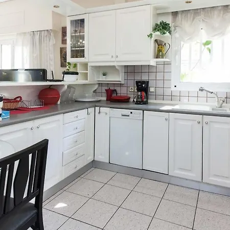 Classical Beauty 3bd In Peacefull Nea Filothei Apartment