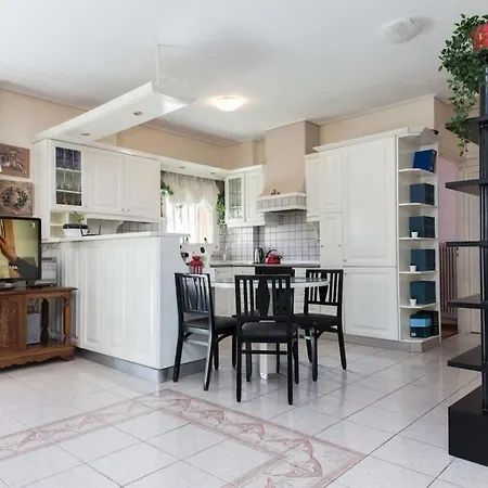 Apartment Classical Beauty 3bd In Peacefull Nea Filothei